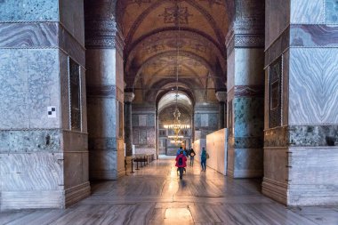 Ayasofya'nın Yunan Ortodoks Hıristiyan Patriklik Bazilikası veya kilise daha sonra İmparatorluk Camii ve şimdi Müzesi Istanbul, Türkiye, Mart, 11 2017'de halkın keşfetmek.