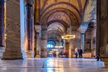 Ayasofya'nın Yunan Ortodoks Hıristiyan Patriklik Bazilikası veya kilise daha sonra İmparatorluk Camii ve şimdi Müzesi Istanbul, Türkiye, Mart, 11 2017'de halkın keşfetmek.