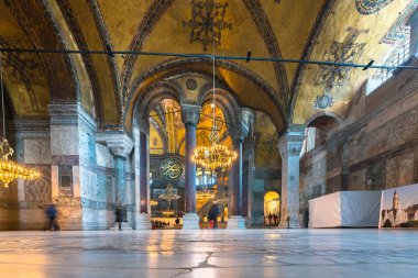 Ayasofya'nın Yunan Ortodoks Hıristiyan Patriklik Bazilikası veya kilise daha sonra İmparatorluk Camii ve şimdi Müzesi Istanbul, Türkiye, Mart, 11 2017'de halkın keşfetmek.