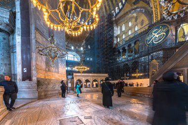 Ayasofya'nın Yunan Ortodoks Hıristiyan Patriklik Bazilikası veya kilise daha sonra İmparatorluk Camii ve şimdi Müzesi Istanbul, Türkiye, Mart, 11 2017'de halkın keşfetmek.