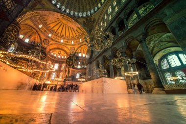 Ayasofya'nın Yunan Ortodoks Hıristiyan Patriklik Bazilikası veya kilise daha sonra İmparatorluk Camii ve şimdi Müzesi Istanbul, Türkiye, Mart, 11 2017'de halkın keşfetmek.
