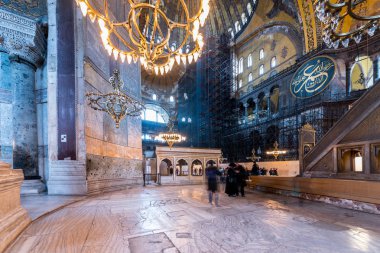 Ayasofya'nın Yunan Ortodoks Hıristiyan Patriklik Bazilikası veya kilise daha sonra İmparatorluk Camii ve şimdi Müzesi Istanbul, Türkiye, Mart, 11 2017'de halkın keşfetmek.