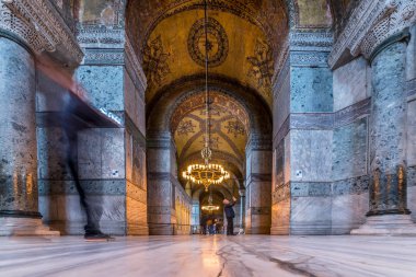 Ayasofya'nın Yunan Ortodoks Hıristiyan Patriklik Bazilikası veya kilise daha sonra İmparatorluk Camii ve şimdi Müzesi Istanbul, Türkiye, Mart, 11 2017'de halkın keşfetmek.