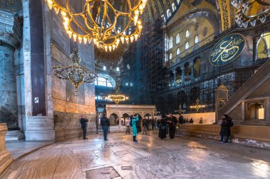 Ayasofya'nın Yunan Ortodoks Hıristiyan Patriklik Bazilikası veya kilise daha sonra İmparatorluk Camii ve şimdi Müzesi Istanbul, Türkiye, Mart, 11 2017'de halkın keşfetmek.
