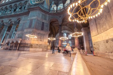Ayasofya'nın Yunan Ortodoks Hıristiyan Patriklik Bazilikası veya kilise daha sonra İmparatorluk Camii ve şimdi Müzesi Istanbul, Türkiye, Mart, 11 2017'de halkın keşfetmek.