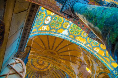 Ayasofya detaylı tavan, Yunan Ortodoks Hıristiyan Patriklik Bazilikası veya kilise 537 Ad, daha sonra İmparatorluk Camii ve şimdi Müzesi, Istanbul, Türkiye, Mart, 11 2017 yılında yaptırılmıştır.