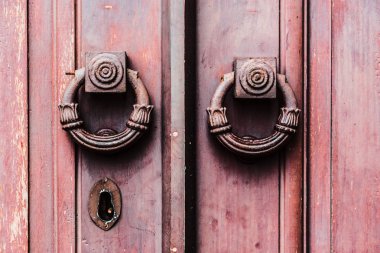 Yakın detaylı kapı kolu Ayasofya'nın, bir Yunan Ortodoks Hıristiyan Patriklik Bazilikası'na (kilise), daha sonra 537 reklamda inşa bir imparatorluk Camii ve şimdi bir müze. Istanbul, Türkiye
