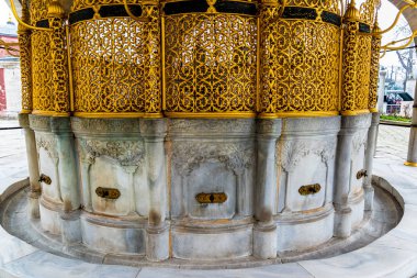 Abdest Çeşmesi 537 reklamda daha sonra inşa Ayasofya'nın, bir Yunan Ortodoks Hıristiyan Patriklik Bazilikası'na (kilise), bir imparatorluk Camii ve şimdi bir müze. Istanbul, Türkiye-Mart 11,2017