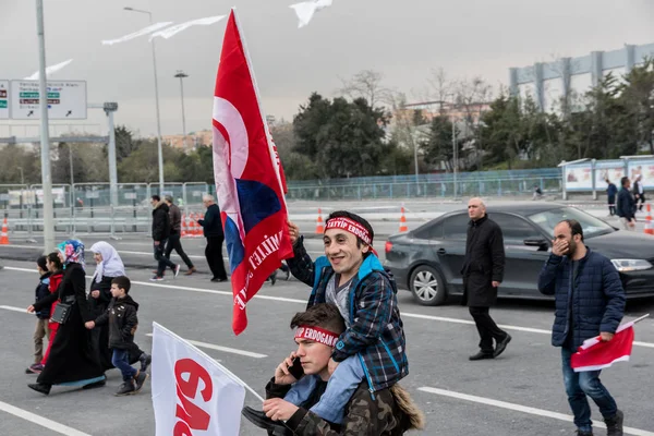 Akp 정의와 국민투표 이스탄불 Yenikapi 회의에서 캠페인 플래그를 이스탄불 2017 — 스톡 사진