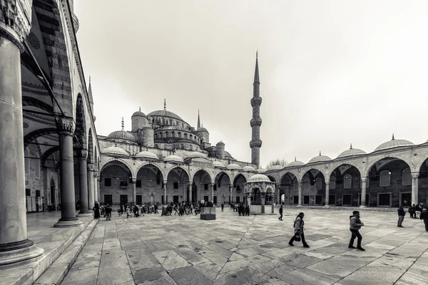Неизвестные Идущие Голубую Мечеть Называют Мечеть Султана Ахмеда Мечеть Султана — стоковое фото