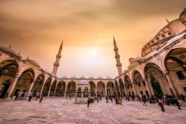 Pessoas Não Identificadas Andando Mesquita Azul Também Chamada Mesquita Sultan — Fotografia de Stock