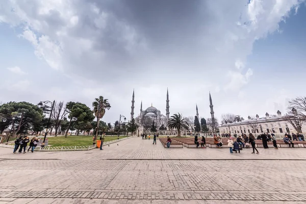 Unidentified People Walking Square Blue Mosque Also Called Sultan Ahmed — Stock Photo, Image