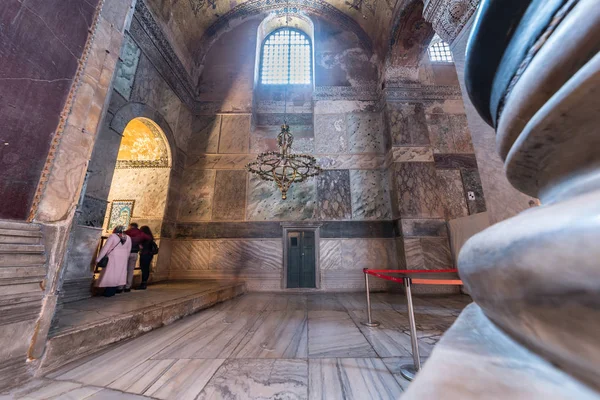 Pessoas Exploram Hagia Sophia Grego Ortodoxo Cristão Patriarcal Basílica Igreja — Fotografia de Stock