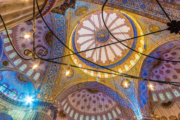 Προβολή Της Εσωτερικής Διακόσμησης Και Έργα Τέχνης Από Μπλε Τζαμί — Φωτογραφία Αρχείου