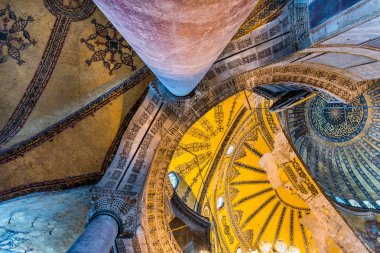 Ayasofya detaylı tavan, Yunan Ortodoks Hıristiyan Patriklik Bazilikası veya kilise 537 Ad, daha sonra İmparatorluk Camii ve şimdi Müzesi, Istanbul, Türkiye, Mart, 11 2017 yılında yaptırılmıştır.