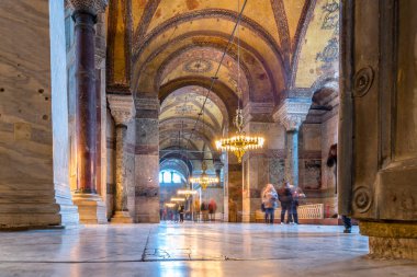 Ayasofya'nın Yunan Ortodoks Hıristiyan Patriklik Bazilikası veya kilise daha sonra İmparatorluk Camii ve şimdi Müzesi Istanbul, Türkiye, Mart, 11 2017'de halkın keşfetmek.