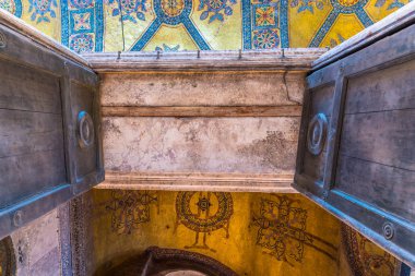 Ayasofya detaylı tavan, Yunan Ortodoks Hıristiyan Patriklik Bazilikası veya kilise 537 Ad, daha sonra İmparatorluk Camii ve şimdi Müzesi, Istanbul, Türkiye, Mart, 11 2017 yılında yaptırılmıştır.