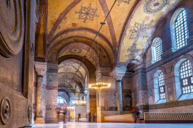 Ayasofya'nın Yunan Ortodoks Hıristiyan Patriklik Bazilikası veya kilise daha sonra İmparatorluk Camii ve şimdi Müzesi Istanbul, Türkiye, Mart, 11 2017'de halkın keşfetmek.