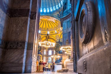 Ayasofya'nın Yunan Ortodoks Hıristiyan Patriklik Bazilikası veya kilise daha sonra İmparatorluk Camii ve şimdi Müzesi Istanbul, Türkiye, Mart, 11 2017'de halkın keşfetmek.