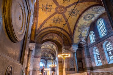 Ayasofya'nın Yunan Ortodoks Hıristiyan Patriklik Bazilikası veya kilise daha sonra İmparatorluk Camii ve şimdi Müzesi Istanbul, Türkiye, Mart, 11 2017'de halkın keşfetmek.