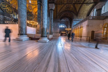Ayasofya'nın Yunan Ortodoks Hıristiyan Patriklik Bazilikası veya kilise daha sonra İmparatorluk Camii ve şimdi Müzesi Istanbul, Türkiye, Mart, 11 2017'de halkın keşfetmek.