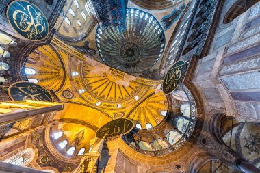 Ayasofya detaylı tavan, Yunan Ortodoks Hıristiyan Patriklik Bazilikası veya kilise 537 Ad, daha sonra İmparatorluk Camii ve şimdi Müzesi, Istanbul, Türkiye, Mart, 11 2017 yılında yaptırılmıştır.