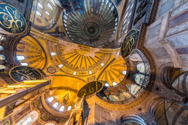 Ayasofya detaylı tavan, Yunan Ortodoks Hıristiyan Patriklik Bazilikası veya kilise 537 Ad, daha sonra İmparatorluk Camii ve şimdi Müzesi, Istanbul, Türkiye, Mart, 11 2017 yılında yaptırılmıştır.