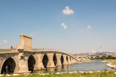 Osmanlı mimarisi Mimar Sinan (Mimar Sinan) tarafından inşa edilen Küçükçekmece Mimar Sinan(Architect Sinan) köprü görünümünü. Türkiye, Istanbul, 30 Temmuz 2017