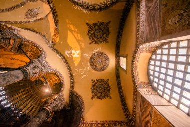 Ayasofya detaylı tavan, Yunan Ortodoks Hıristiyan Patriklik Bazilikası veya kilise 537 Ad, daha sonra İmparatorluk Camii ve şimdi Müzesi, Istanbul, Türkiye, Mart, 11 2017 yılında yaptırılmıştır.