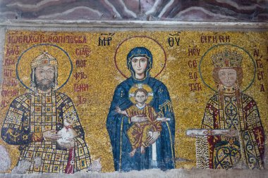Ayasofya'nın, Yunan Ortodoks Hıristiyan Patriklik Bazilikası, kilise Bizans mozaik görünümü İmparator John Ii Comnenus, İsa ve İmparatoriçe Irene ile Meryem Ana. Istanbul, Türkiye, Mart, 11 2017.