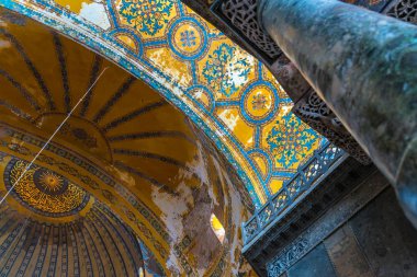 Ayasofya detaylı tavan, Yunan Ortodoks Hıristiyan Patriklik Bazilikası veya kilise 537 Ad, daha sonra İmparatorluk Camii ve şimdi Müzesi, Istanbul, Türkiye, Mart, 11 2017 yılında yaptırılmıştır.