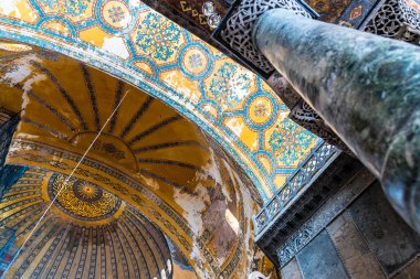 Ayasofya detaylı tavan, Yunan Ortodoks Hıristiyan Patriklik Bazilikası veya kilise 537 Ad, daha sonra İmparatorluk Camii ve şimdi Müzesi, Istanbul, Türkiye, Mart, 11 2017 yılında yaptırılmıştır.