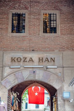 Kimliği belirsiz kişi ziyaret edin ve tarihsel Koza Han(Silk Bazaar) Bursa,Turkey.20 Mayıs 2018 alışveriş yapmak