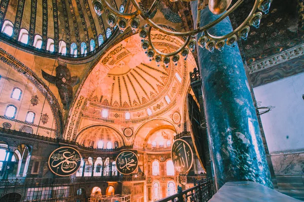 Ayasofya'nın görünümünü iç detaylı, Yunan Ortodoks Hıristiyan Patriklik Bazilikası veya kilise 537 Ad, daha sonra İmparatorluk Camii ve şimdi Müzesi, Istanbul, Türkiye, Mart, 11 2017 yılında yaptırılmıştır.