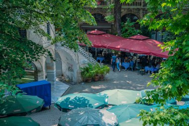 Yüksek çözünürlüklü panoramik tarihsel Koza Han(Silk Bazaar) Bursa,Turkey.20 Mayıs 2018 yılında avlusu