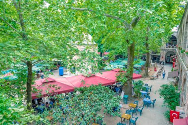 Yüksek çözünürlüklü panoramik tarihsel Koza Han(Silk Bazaar) Bursa,Turkey.20 Mayıs 2018 yılında avlusu