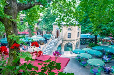 Yüksek çözünürlüklü panoramik Bursa, Türkiye'de tarihsel Koza Han(Silk Bazaar) avlusu.