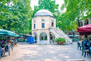 Bursa,Turkey.20 Mayıs 2018 yılında tarihi Koza Han(Silk Bazaar) kafelerde kimliği belirsiz insanlar istirahat