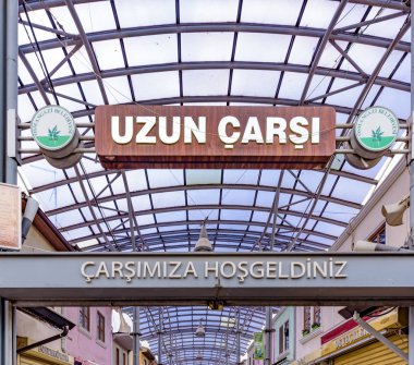 Uzun Carsi(Long Bazaar) Mayıs 2018 eski Osmangazi Bursa,Turkey.20 içinde bulunan ünlü geleneksel çarşı görülmektedir