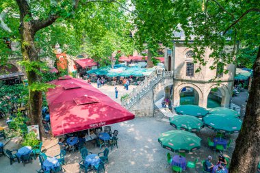Yüksek çözünürlüklü panoramik tarihsel Koza Han(Silk Bazaar) Bursa,Turkey.20 Mayıs 2018 yılında avlusu