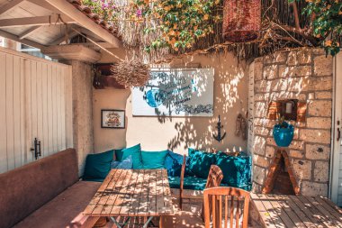 Alaçatı Çeşme ilçe Retro Fotoğraf filtre etkisi-Street view. Alaçatı popüler bir seyahat ve Izmir,Turkey.26 tatil için Ağustos 2017 yer.