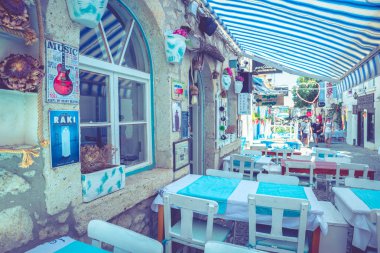 Alaçatı Çeşme ilçe Retro Fotoğraf filtre etkisi-Street view. Alaçatı popüler bir seyahat ve Izmir,Turkey.26 tatil için Ağustos 2017 yer.