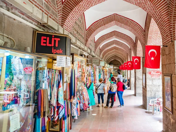 불명된의 사람들이 2018 Bursa Turkey 20에 역사적인 Han Silk Bazaar — 스톡 사진