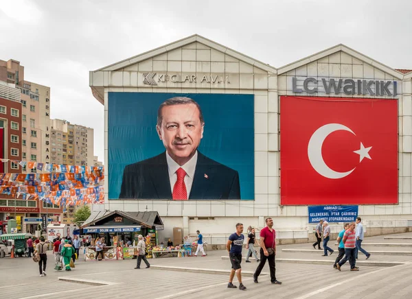 Cartaz Primeiro Ministro Turco Recep Tayyip Erdogan Bandeira Turca Prédio — Fotografia de Stock