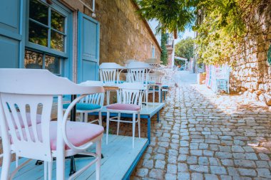 Izmir, Türkiye'de popüler bir hedef için seyahat ve tatil Alaçatı bölgesinde Cesme.Alacati HDR görüntü-Street görülmektedir.