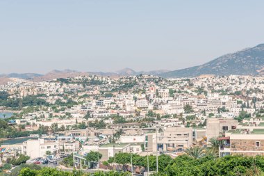 Cityscape hava manzaralı tipik Ege mimarisi evleri ve deniz yat limanında. Bodrum,Turkey.23 Ağustos 2017.