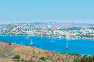Cityscape hava manzaralı tipik Ege mimarisi evleri ve deniz yat limanında. Bodrum,Turkey.23 Ağustos 2017.