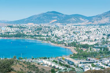Cityscape hava manzaralı tipik Ege mimarisi evleri ve deniz yat limanında. Bodrum,Turkey.23 Ağustos 2017.