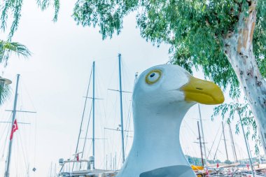 Bodrum sokakları ile Martı heykele görünümünü background,Turkey.23 üzerinde Ağustos 2017 gemi..