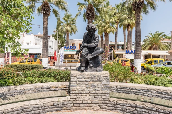 View Musician Statue Bodrum Streets Hotel Motels Background Turkey August — стоковое фото